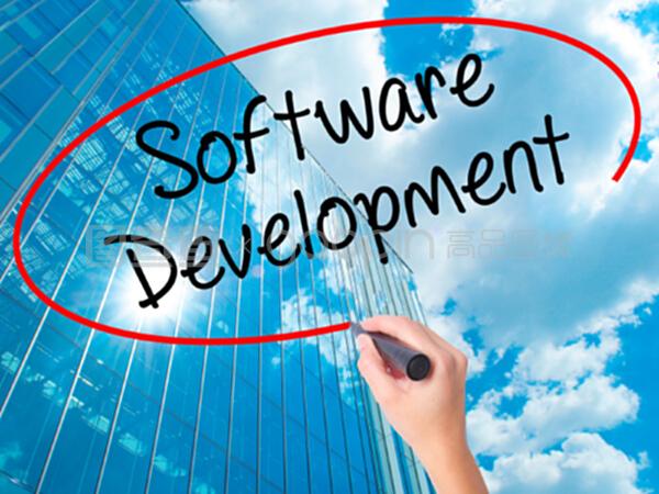 女性手寫軟件開發(fā)與黑色標記